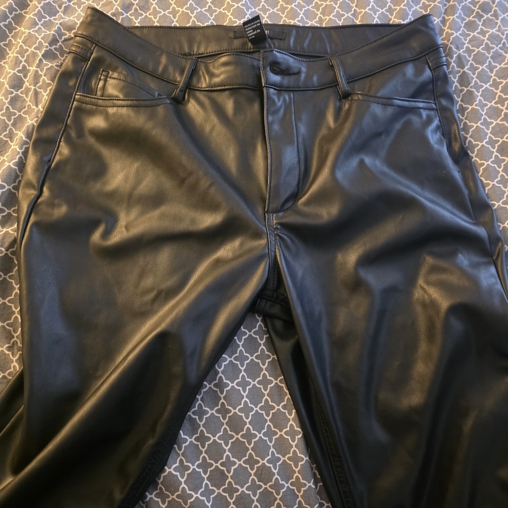 Women's Size L Forever 21 Black Leather Look Pants